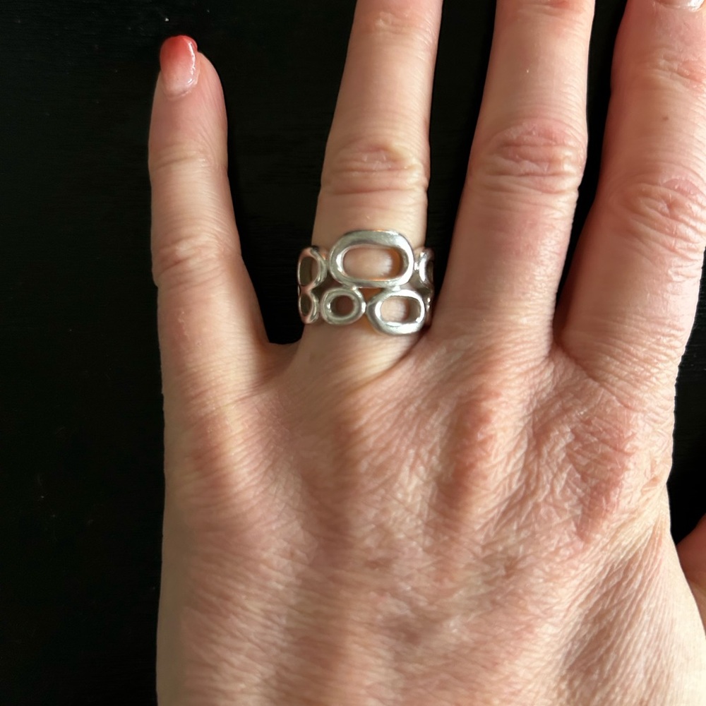 Elegant Silver Ring - Picture 2 of 2